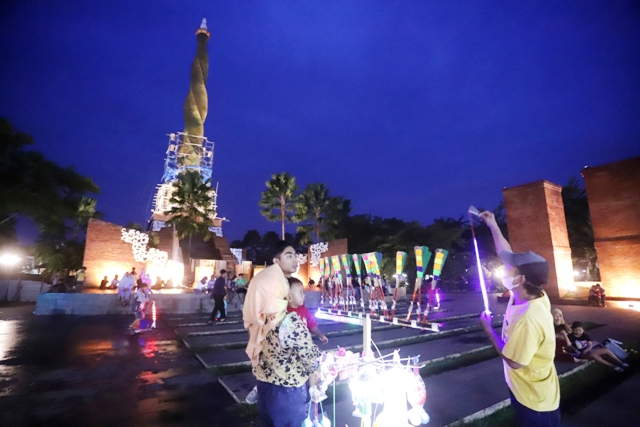 IKONIK: Kawasan Alun-Alun Kota Mojokerto menjadi ikon kota dengan karakter bangunan khas Majapahitan. (Sofan Kurniawan/JPRM)