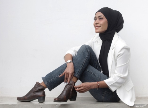 NYAMAN: Tampilan sepatu boots menimbulkan kesan maskulin dan stylish pada penggunanya saat dipakai beraktivitas sehari-hari. (Sofan Kurniawan/JPRM)