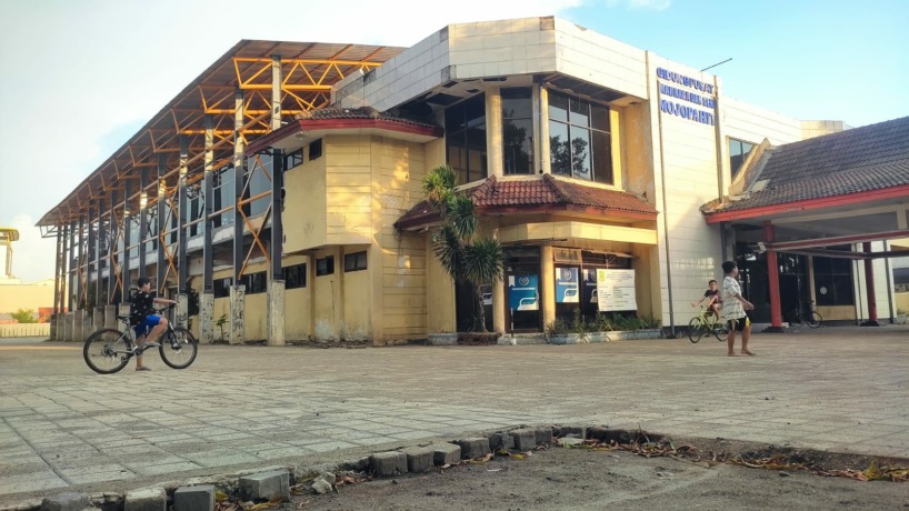 JADI OPSI: GOR dan Seni Majapahit kini sedang dalam perbaikan untuk dipersiapkan sebagai salah satu venue Porprov VIII Jatim nanti. (Martda Vadetya/JPRM)
