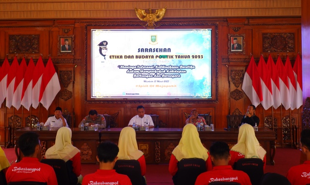 PENDIDIKAN POLITIK: Sarasehan Etika dan Budaya Politik tahun 2023 dihelat Bakesbangpol Kota Mojokerto di Rumah Rakyat, Rabu (15/3). (Wulan for JPRM)