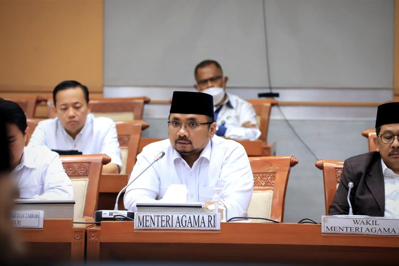 Menteri Agama Yaqut Cholil Qoumas saat menggelar rapat kerja bersama Komisi VIII DPR RI di Jakarta, Senin (27/3/2023). (ANTARA/HO-Kemenag)