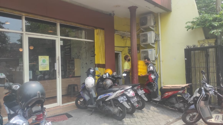 LOKASI KEJADIAN: Area parkir tempat kejadian pencurian di Jalan Mojopahit Selatan, Senin (13/3) malam. (Farisma Romawan/JPRM)