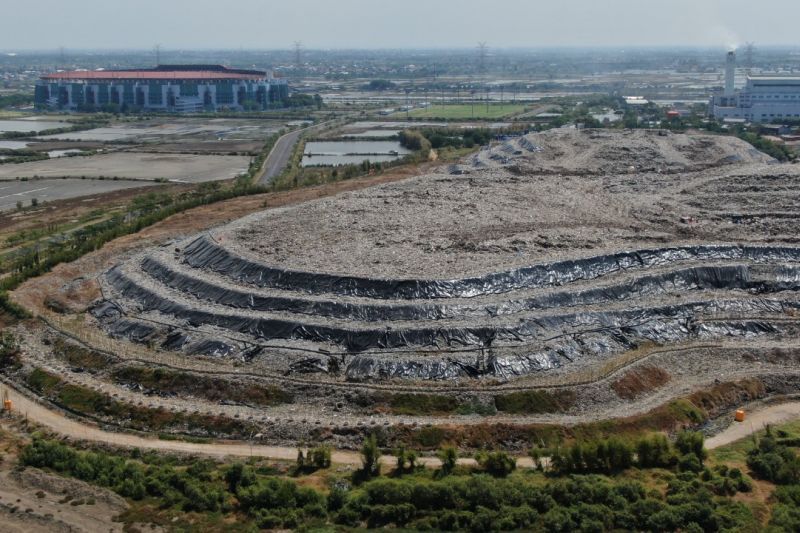 Tempat Pemrosesan Akhir (TPA) Sampah Benowo lokasinya berdekatan dengan Stadion Gelora Bung Tomo (GBT) di Kota Surabaya, Provinsi Jawa Timur, Surabaya. ANTARA/HO-Diskominfo Surabaya