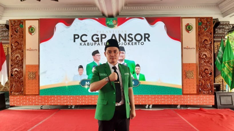 NAKHODA BARU: Muhammad Al Barra atau Gus Barraa memberikan sambutan usai dilantik menjadi Ketua PC GP Ansor Kabupaten Mojokerto masa khidmah 2022-2026 di Pendapa Graha Maja Tama, Minggu (12/3). (Rizal Amrulloh/JPRM)