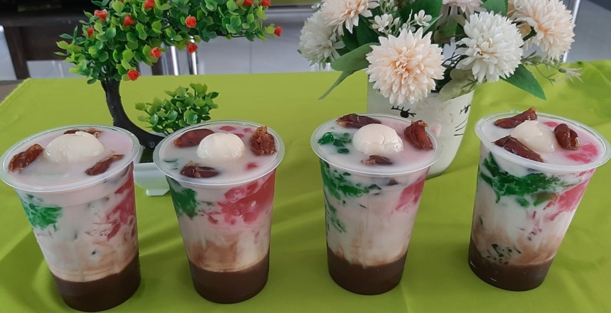 Es Coklat Lumut Topping Kurma Leci karya SMKN 2 Mojokerto. (dok SMKN 2 Mojokerto for JPRM)