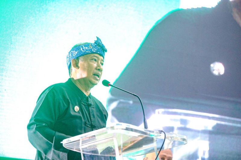 Wali Kota Bandung Yana Mulyana memberikan pernyataan di Gedung Pascasarjana Uninus, Bandung, Jawa Barat, Kamis (13/4/2023). (ANTARA/Istimewa)