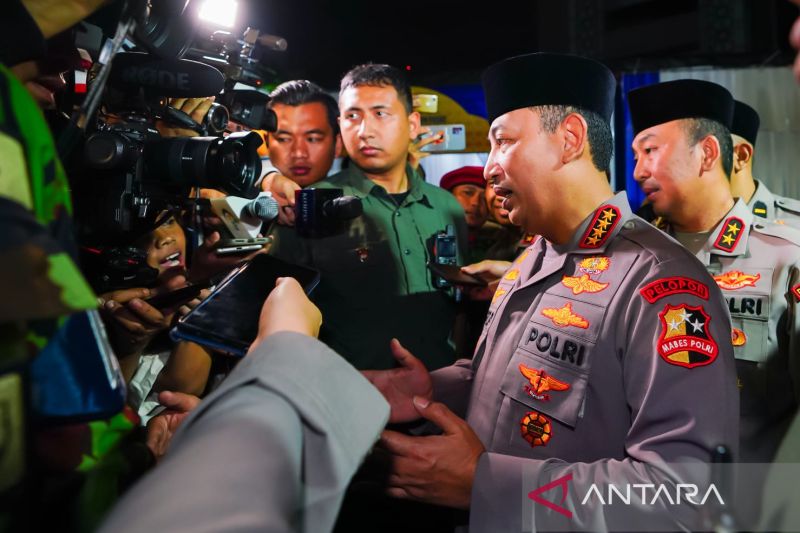 Kapolri Jenderal Pol. Listyo Sigit Prabowo memberikan keterangan pers usai menghadiri acara PP Muhammadiyah, di Jakarta, Jumat (14/4/2023). ANTARA/HO-Divisi Humas Polri