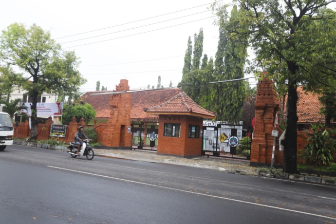 MELAMBUNG: SMAN 1 Puri Mojokerto kembali menorehkan prestasi dengan lolosnya puluhan siswa ke PTN melalui jalur prestasi. (Sofan Kurniawan/JPRM)