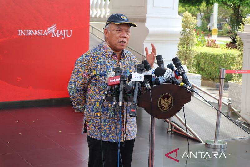 Menteri Pekerjaan Umum dan Perumahan Rakyat (PUPR) Basuki Hadimuljono di Kompleks Istana Kepresidenan, Jakarta, Rabu (12/4/2023). (ANTARA/Desca Lidya Natalia)