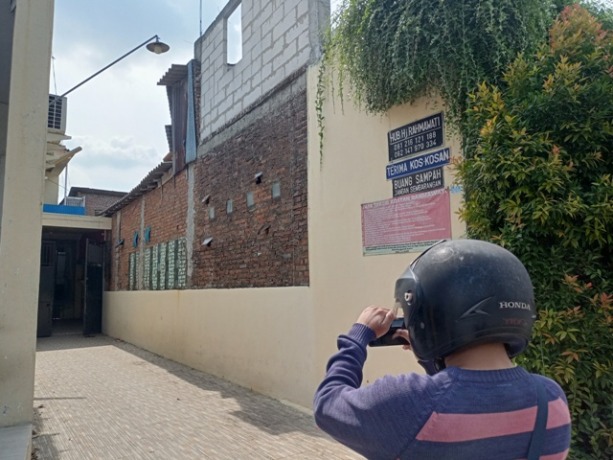 TEMPAT PEMBUNUHAN: Rumah kos di Dusun Nambangan, Desa Ngimbangan, Kecamatan Mojosari, Kabupaten Mojokerto, tempat tinggal korban.