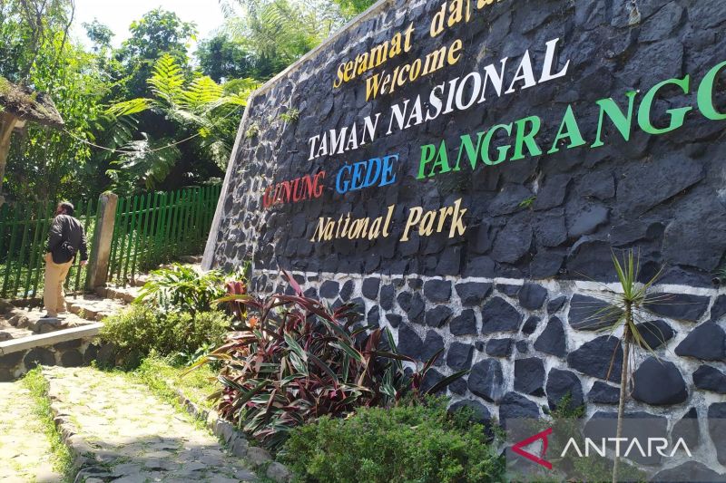 Pintu masuk jalur pendakian di Taman Nasional Gunung Gede Pangrango di Kabupaten Cianjur, Provinsi Jawa Barat. (ANTARA/Ahmad Fikri)
