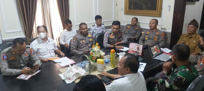 PERSIAPAN: Dikbud Kota Mojokerto dan Polresta Mojokerto menggelar rapat koordinasi terkait rute pelaksanaan event Lomba Patrol Ramadhan di mapolres, kemarin (10/4).  (Indah Oceananda/JPRM)