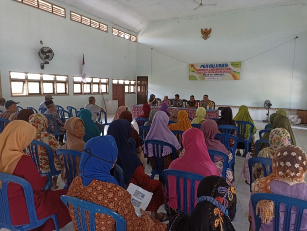 DIRAPEL: Ribuan keluarga penerima manfaat (KPM) mendapat BLT DD Rp 300 tiap bulan selama 12 bulan. (Khudori Aliandu/JPRM)