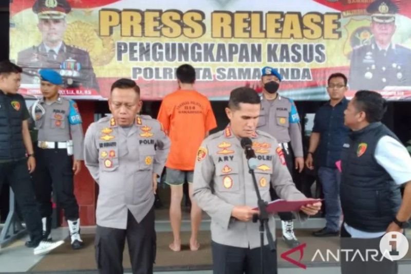 Kapolresta Samarinda Kombes Pol Ary Fadli menggelar konferensi pers pengungkapan kasus didampingi Wakapolresta dan Kasat Reskrim. (ANTARA/Fandi)