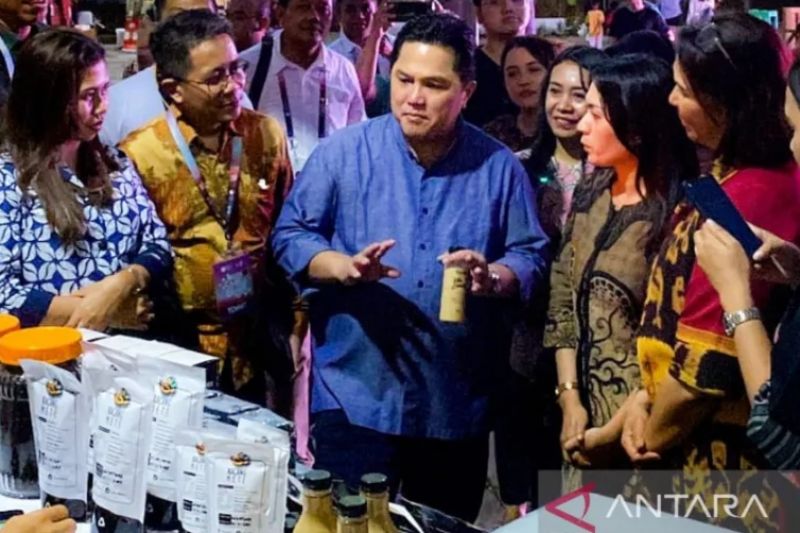Arsif foto - Menteri Badan Usaha Milik Negara (BUMN) Erick Thohir mengunjungi