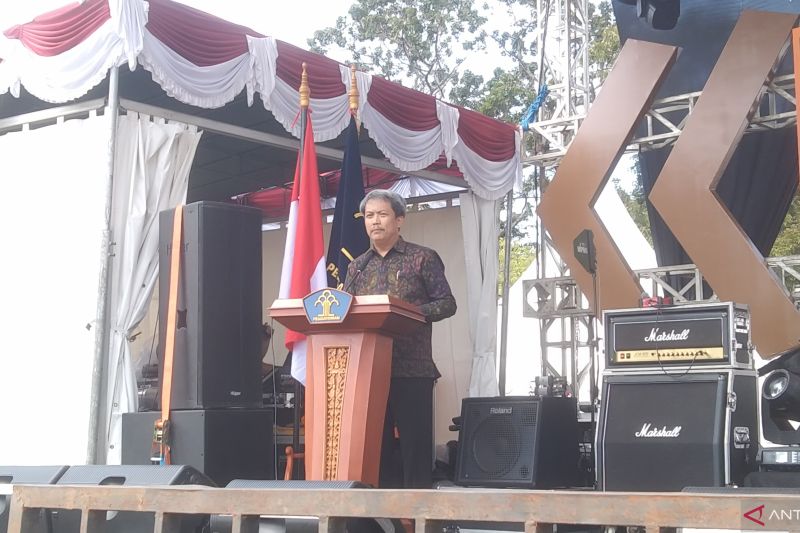 Kepala Kantor Wilayah Kemenkumham Bali Anggiat Napitupulu saat memberikan sambutan pada pembukaan Layanan Keliling Kekayaan Intelektual (MIPC) di Renon, Denpasar, Bali, Jumat (26/5/2023). (ANTARA/Dewa Ketut Sudiarta Wiguna)