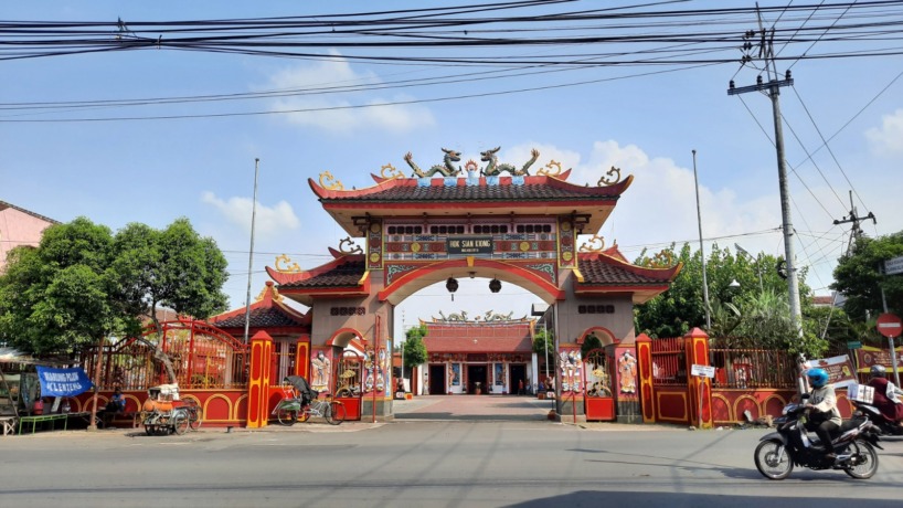 DUA ABAD: Kelenteng Hok Sian Kiong di Jalan PB Sudirman, Kota Mojokerto bersiap untuk menyambut Kirab Ritual dan Budaya HUT ke-200 mulai 11-14 Mei. (Rizal Amrulloh/JPRM)