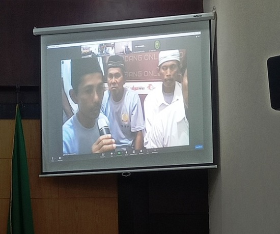 DIADILI: Para terdakwa mengikuti persidangan secara online dari Lapas Kelas II-B Mojokerto, kemarin. (Adi Nugroho/JPRM)