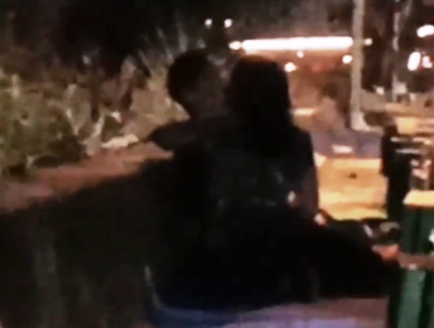 Tangkapan layar dari video viral aksi remaja mesum di kawasan Jogging Track Kota Mojokerto.