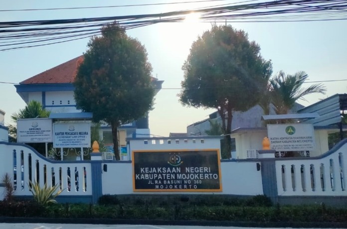 ATENSI: Kejari Kabupaten Mojokerto bakal panggil puluhan perusahaan nakal yang tak patuhi kewajiban terkait perlindungan BPJS Ketenagakerjaan. (Khudori Aliandu/JPRM)