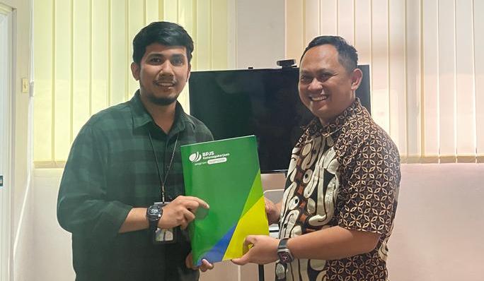 SEGERA PANGGIL PERUSAHAAN: Kejaksaan Negeri (Kejari) Kabupaten Mojokerto menerima SKK dari BPJS Ketenagakerjaan di kantornya, jalan RA Basoeni, Kecamatan Sooko, beberapa hari lalu. (Dori Aliandu/JPRM)