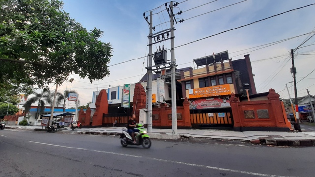 LAYANAN KESEHATAN: UPT Labkesda Kota Mojokerto di Jalan HOS Cokroaminoto yang rencana bakal direlokasi ke Jalan Benpas dengan dilaksanakannya tahap pembangunan tahun ini. (Rizal Amrulloh/JPRM)