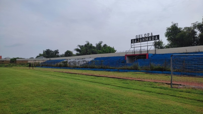 REPRESENTATIF: Stadion Gelora Gajah Mada Mojosari yang menjadi venue cabor hoki dan babak penyisihan sepak bola di ajang porprov bakal mulai disentuh perbaikan pekan ini. (Martda Vadetya/JPRM)