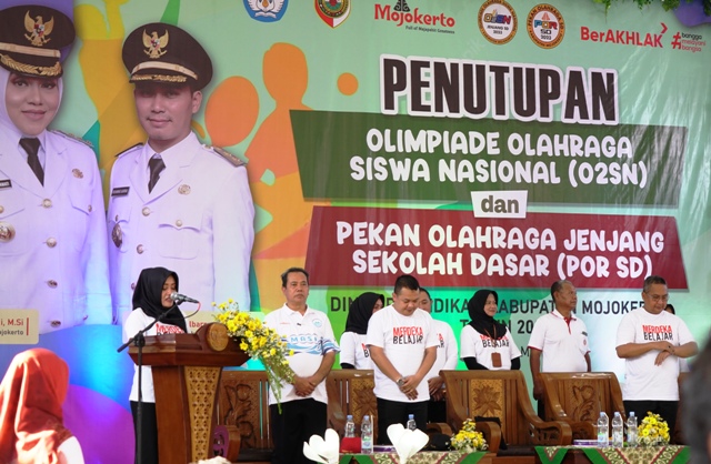 BERAKHIR: Bupati Ikfina menutup secara resmi ajang pelaksanaan O2SN dan POR SD di Gedung PGRI, Rabu (31/5).
