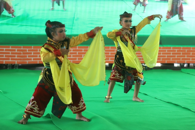 Tari Remo dari Kecamatan Sooko.