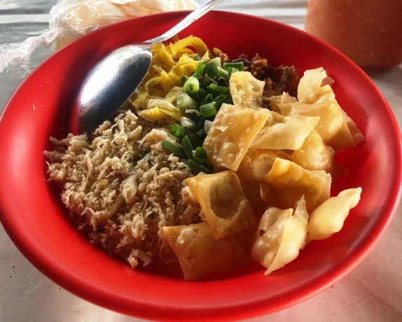 BERGIZI: Selama bulan Juni, Bubur Ayam 354 sediakan potongan harga dan kupon digital bagi pelanggan. (Indah Oceananda/JPRM)