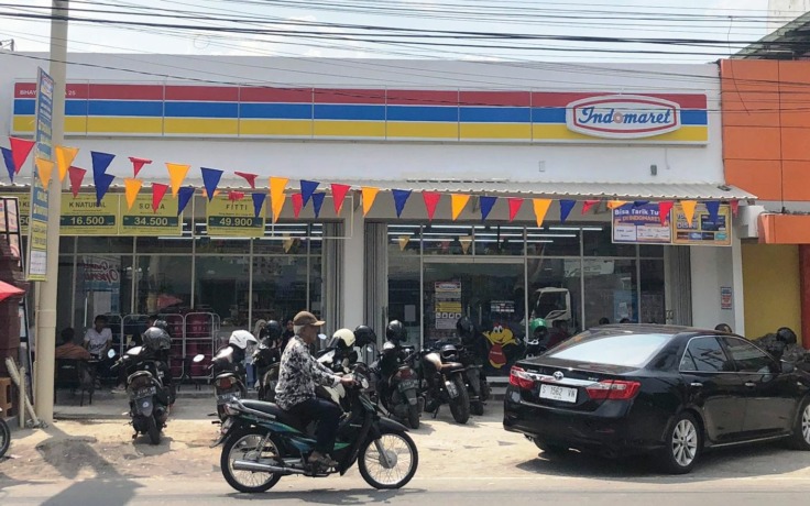 MERIAH: Indomaret Primkoppol Polresta Mojokerto, salah satu gerai Indomaret yang menyediakan beragam promo menarik dan diskon selama Mojo Shop Festival 2023. (Indah Oceananda/JPRM)