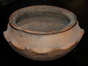 SEDERHANA: Artefak periuk kuno peninggalan Majapahit terbuat dari tanah liat yang tampak sederhana. (dok Kemendikbud for JPRM)