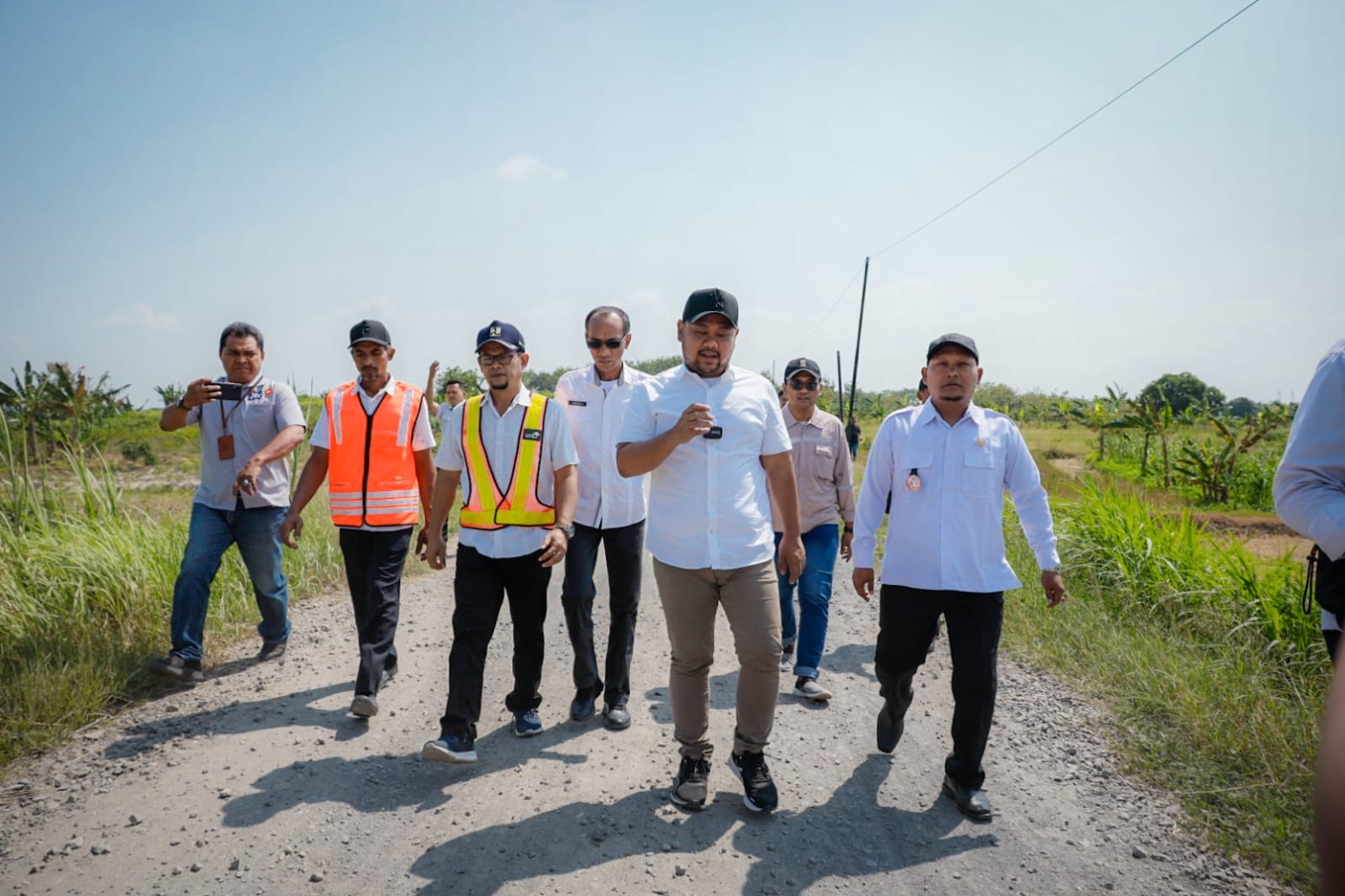 PERBAIKAN INFRASTRUKTUR: Pemkab Gresik akan melakukan perbaikan jalan alternatif antar kecamatan di Gresik Selatan.  (Ist/Radar Gresik)