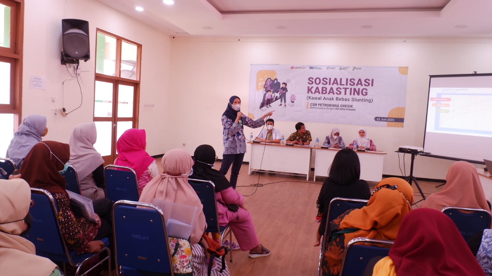 NUTRISI : Rery Novrida selaku Ahli Gizi RS Grha Husada memberikan edukasi mengenai hubungan nutrisi dengan Stunting