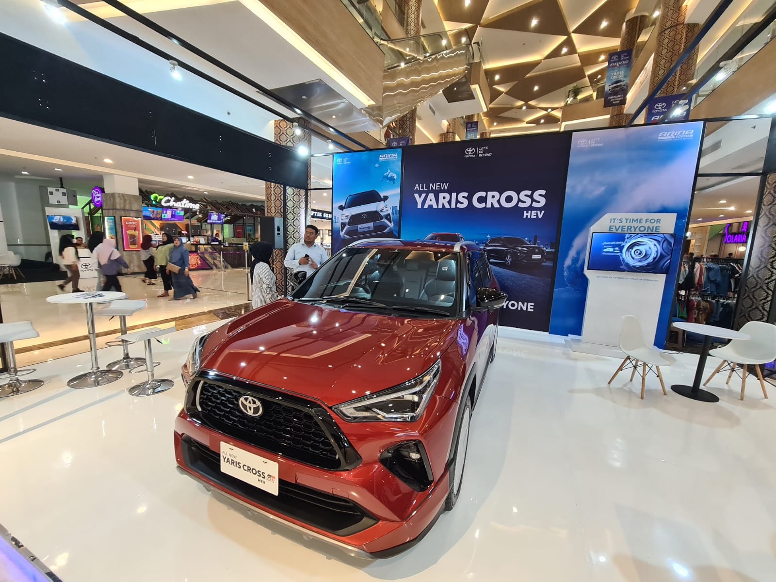 TAMPILAN BARU : Arina Toyota Gresik memperkenalkan All New Yaris Cross kepada pengunjung Gressmall Gresik hingga (02/07) mendatang.