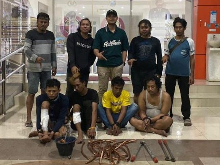 LICIN: Manajemen PLN UP3 Gresik mengapresiasi jajaran Polres Gresik yang berhasil membekuk komplotan pencuri kabel PLN.