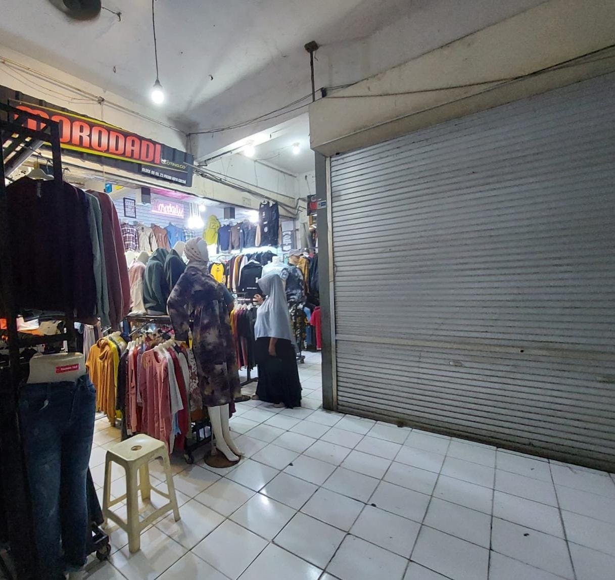 SEPI: Para pedagang di Pasar Gresik mengeluhkan sepinya kunjungan pasar.