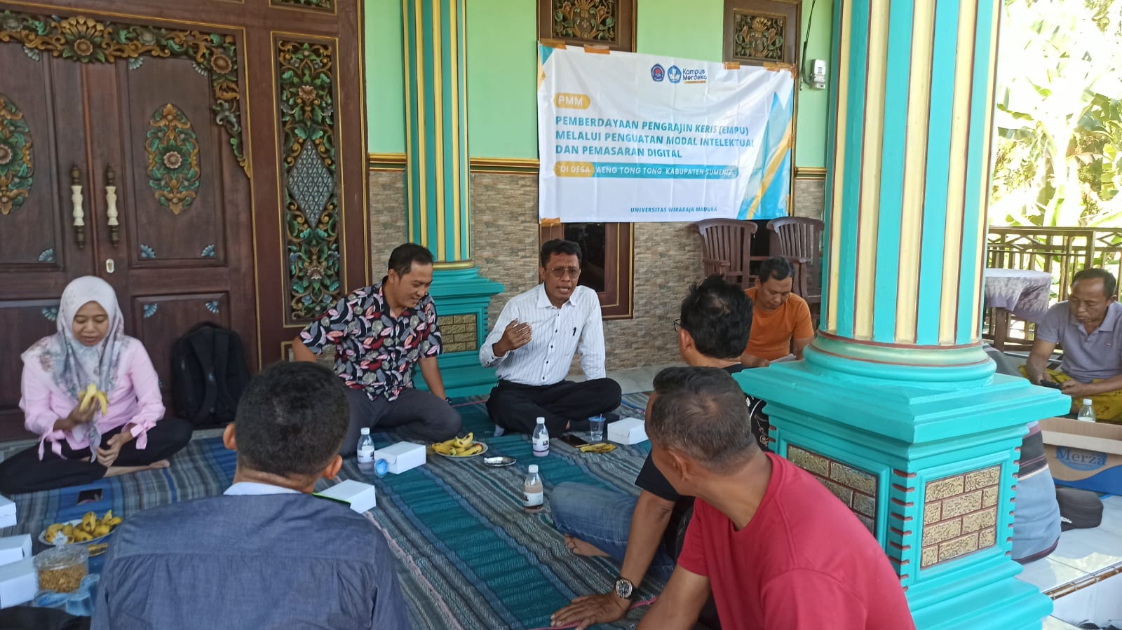 Doktor Universitas Gresik (Unigres) Dr. Rusdiyanto, SE,. M. Ak,. CH,. CHt memberikan workshop di Desa Aeng Tongtong
