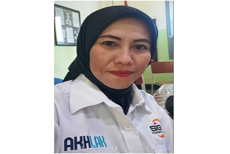 Fafi Rofah,Wakil Kepala Sekolah SMP Semen Gresik