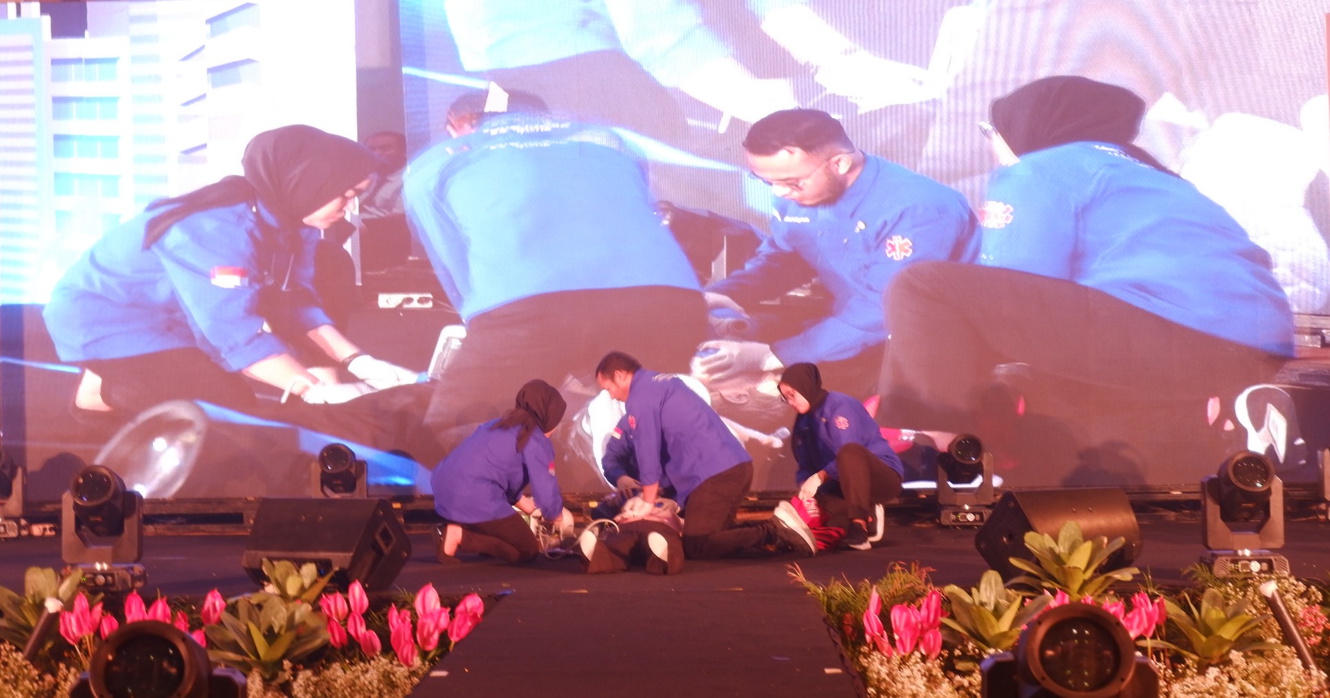 CEPAT DAN TANGGAP : teatrikal OHIH, di lakukan oleh tim medis dari RS petrokimia Gresik  yang telah memenangkan berbagai penghargaan hingga tingkat nasional