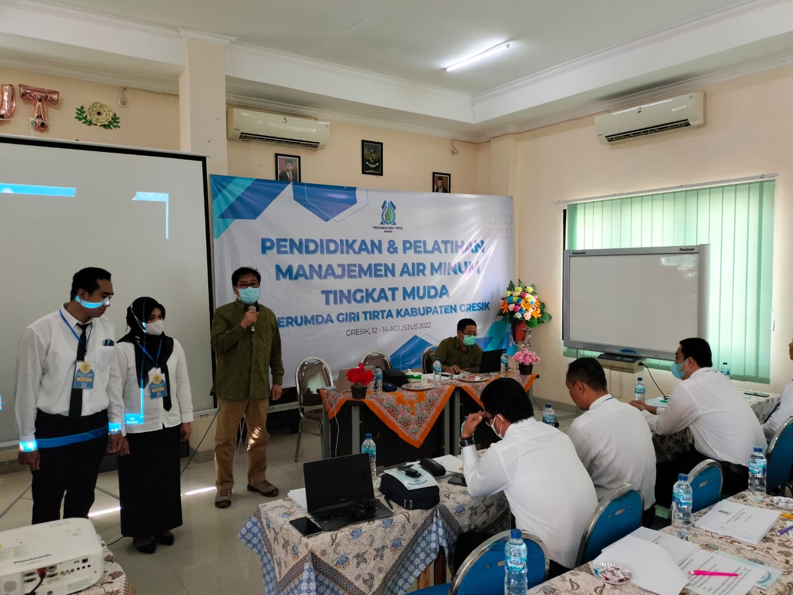 PELATIHAN: Direksi baru Perumda Giri Tirta menggelar pendidikan dan pelatihan manajemen air minum secara mandiri dengan menggandeng trainer nasional.