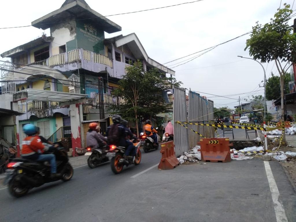 PERLUASAN: Perumda Giri Tirta terus berbenah dengan melakukan perluasan pipanisasi untuk melayani masyarakat Gresik.