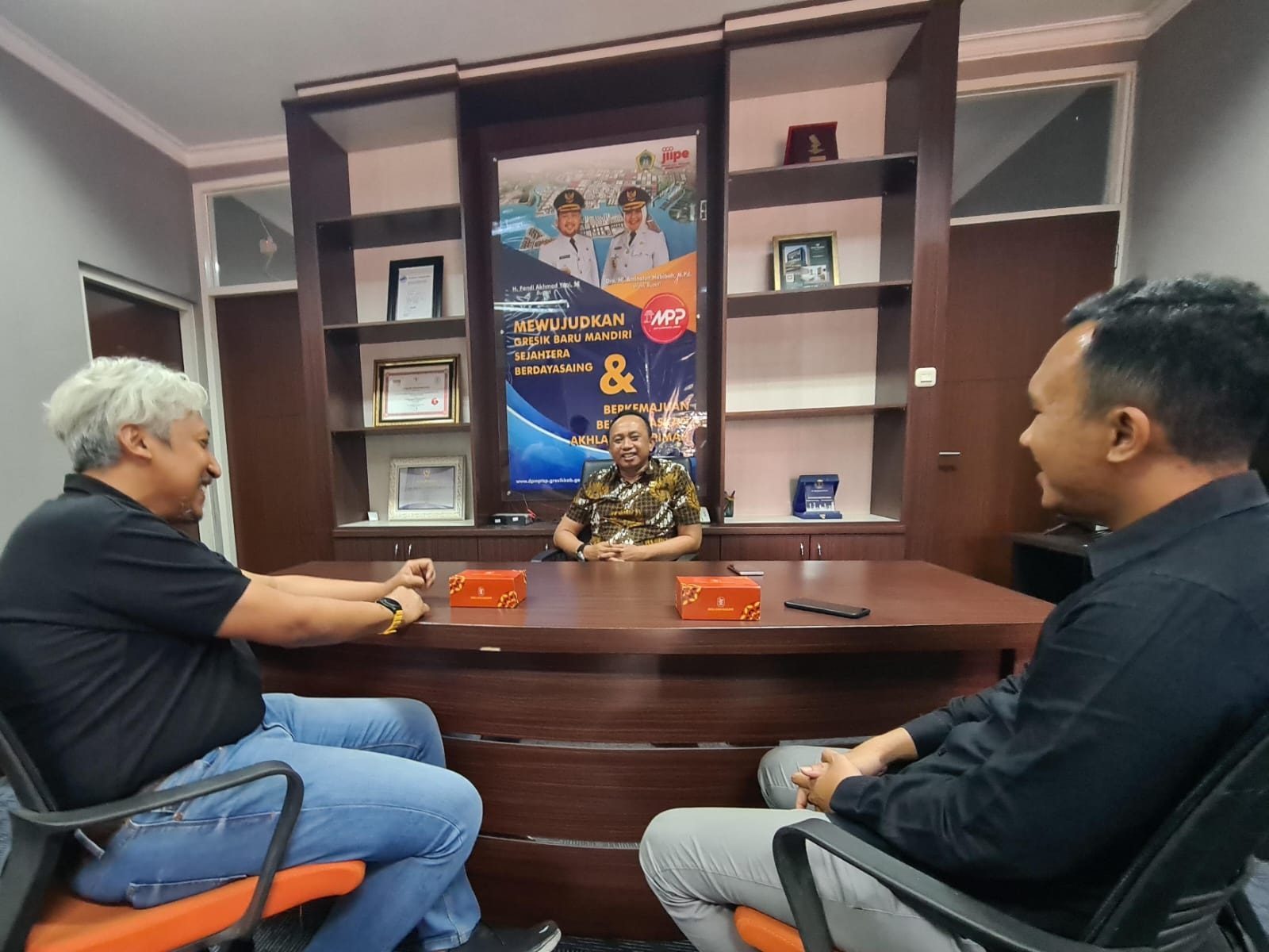 Dorong Investasi : Kepala DPMPTSP Gresik, Agung Endro Dwi Setyo Utomo menerima kunjungan Koordinator Perizinan PT Freeport Indonesia,