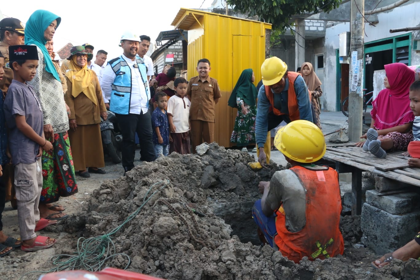 SELESAI LEBIH CEPAT: Bupati Gresik, Fandi Akhmad Yani kembali meninjau proyek SPAM Umbulan di Kecamatan Duduksampeyan dan berharap proyek ini bisa selesai lebih cepat.