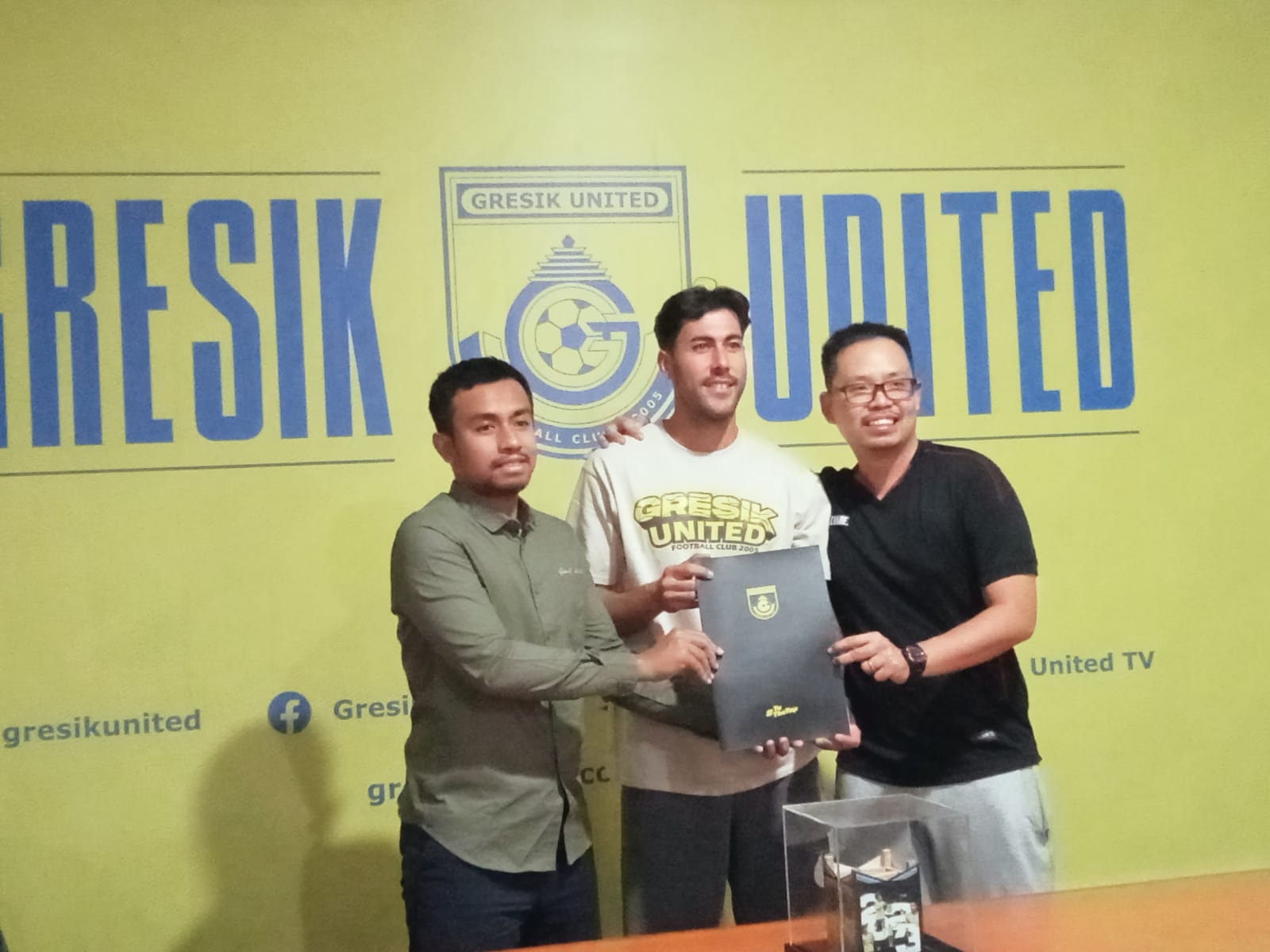 RESMI: Manajemen Gresik United mengontrak pemain depan asal Spanyol Victor Bertomeu.