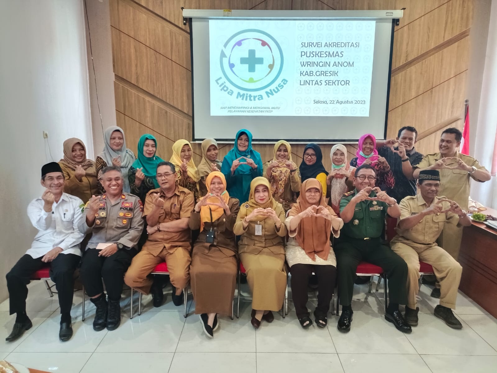 AKREDITASI: Puskesmas Wringinanom saat menjalani survei akreditasi dari lembaga Lipa Mitra Nusa.