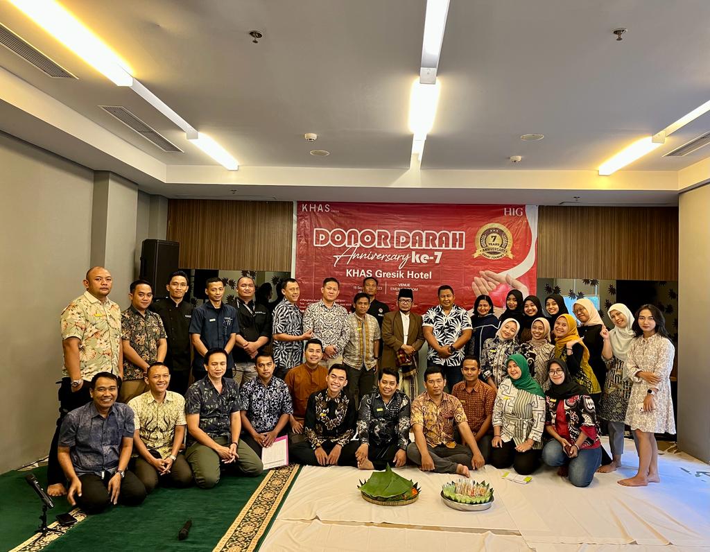 Kegiatan donor darah dihadiri GM Cluster Khas Gresik dan Surabaya beserta seluruh staf dan karyawan.