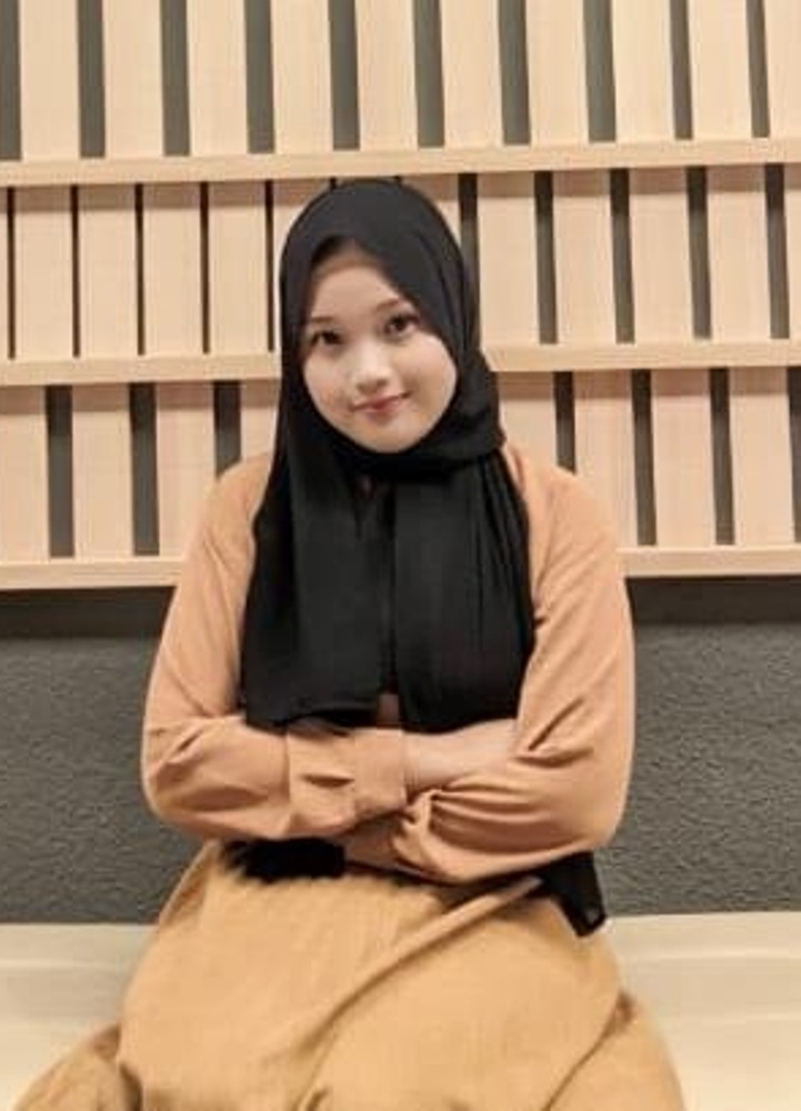 Fenadyn Avellianty. Siswi SMA 1 Wringinanom