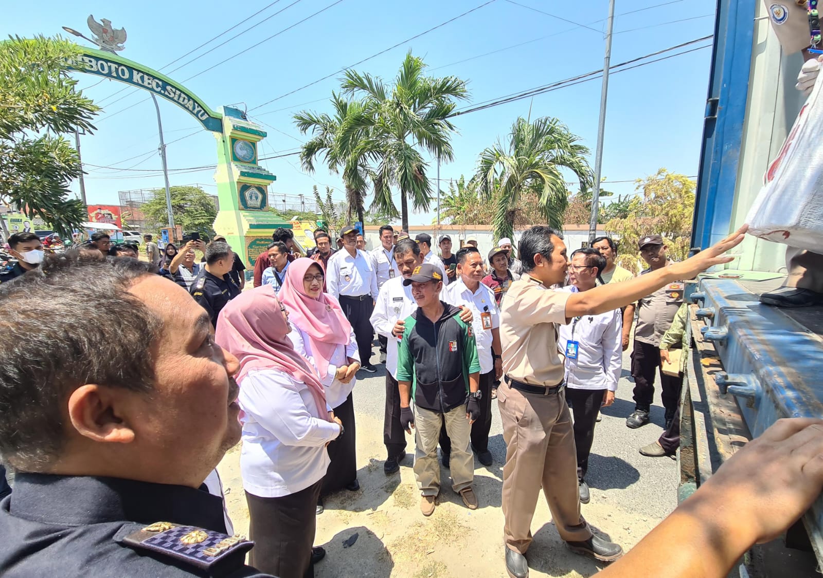 Dukungan Bea Cukai Gresik : Melalui program klinik ekspor Bea Cukai Gresik kembali berhasil memberangkatkan UMKM kota Pudak menembus pasar internasional.