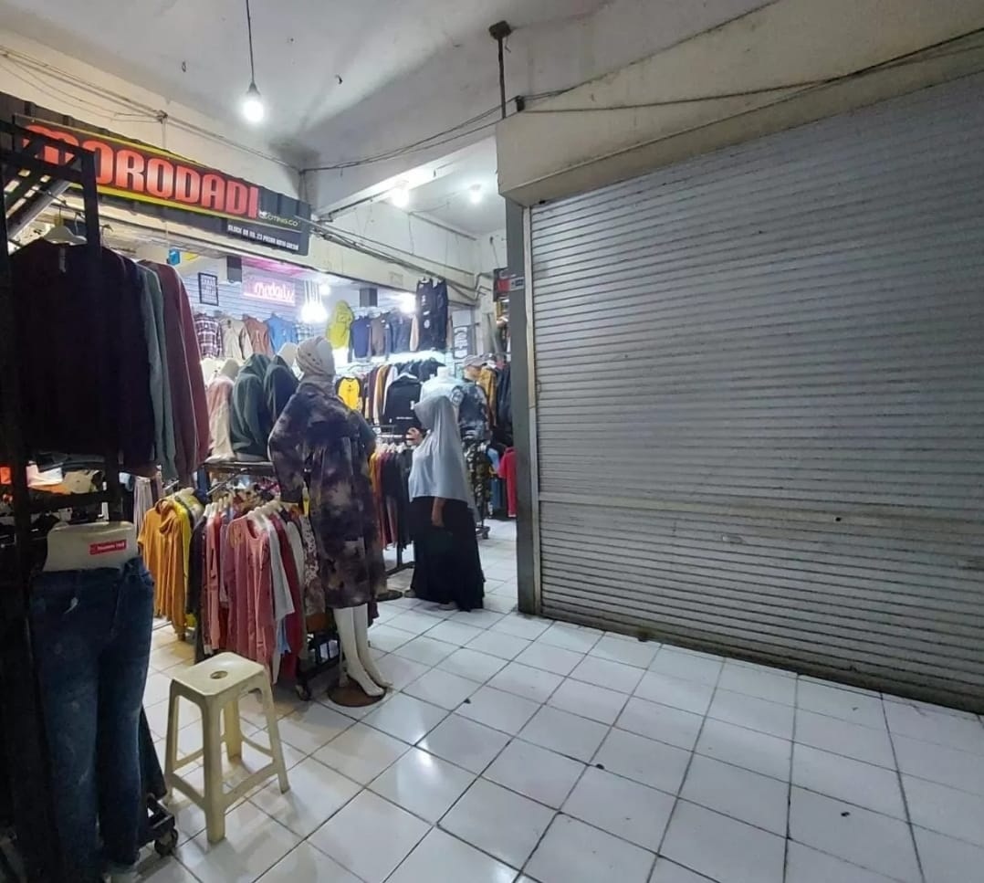 MAKIN SEPI: Maraknya market place online membuat kondisi pasar makin sepi pembeli. (Dok/Radar Gresik)
